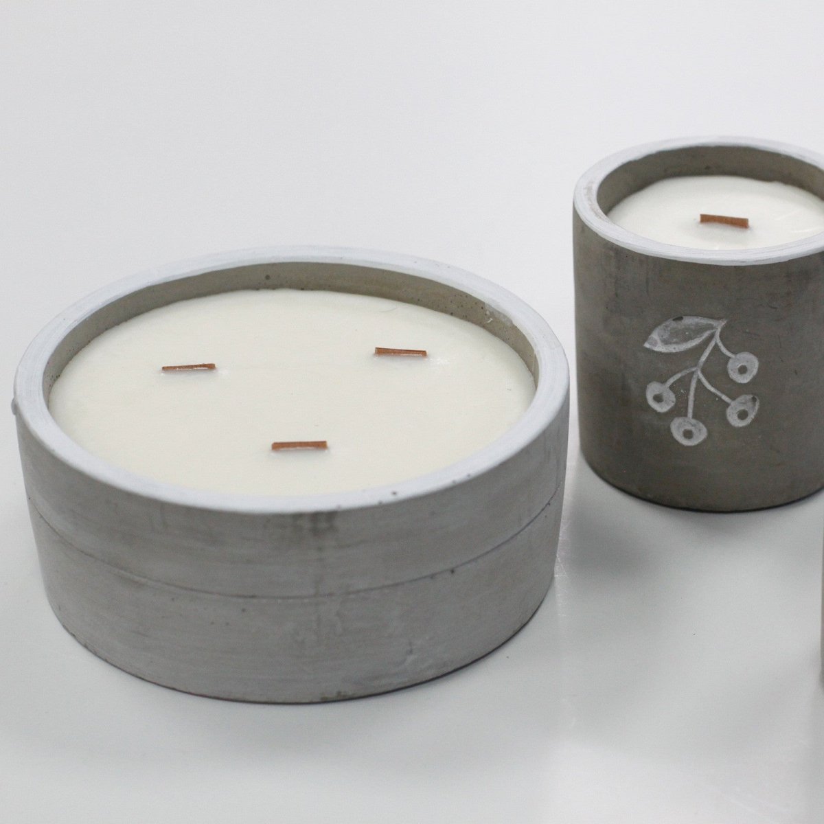 Concrete Soy Candle Large - Crushed Vanilla & Orange - tebaspa