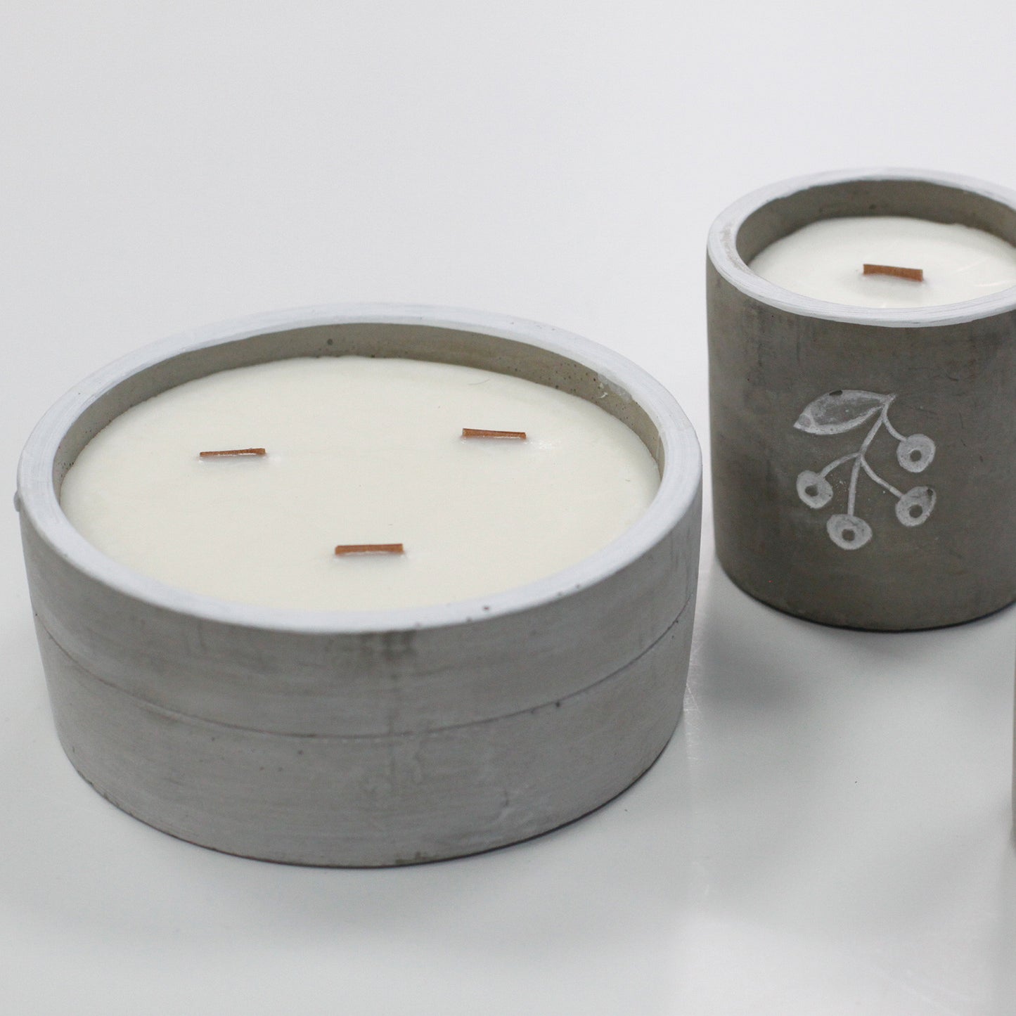 Concrete Soy Candle Large - Patchouli & Dark Amber